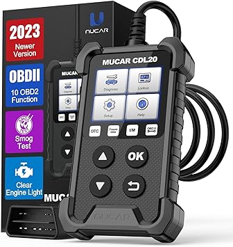 scanner OBD de la marca Mucar, de color negro con botones en la parte inferior, tiene una pantalla y el dispositivo es de color negro